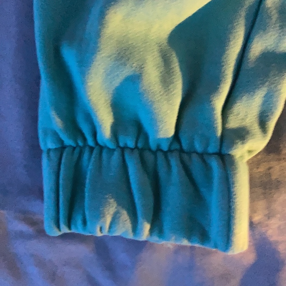 green sweat pants. (small)